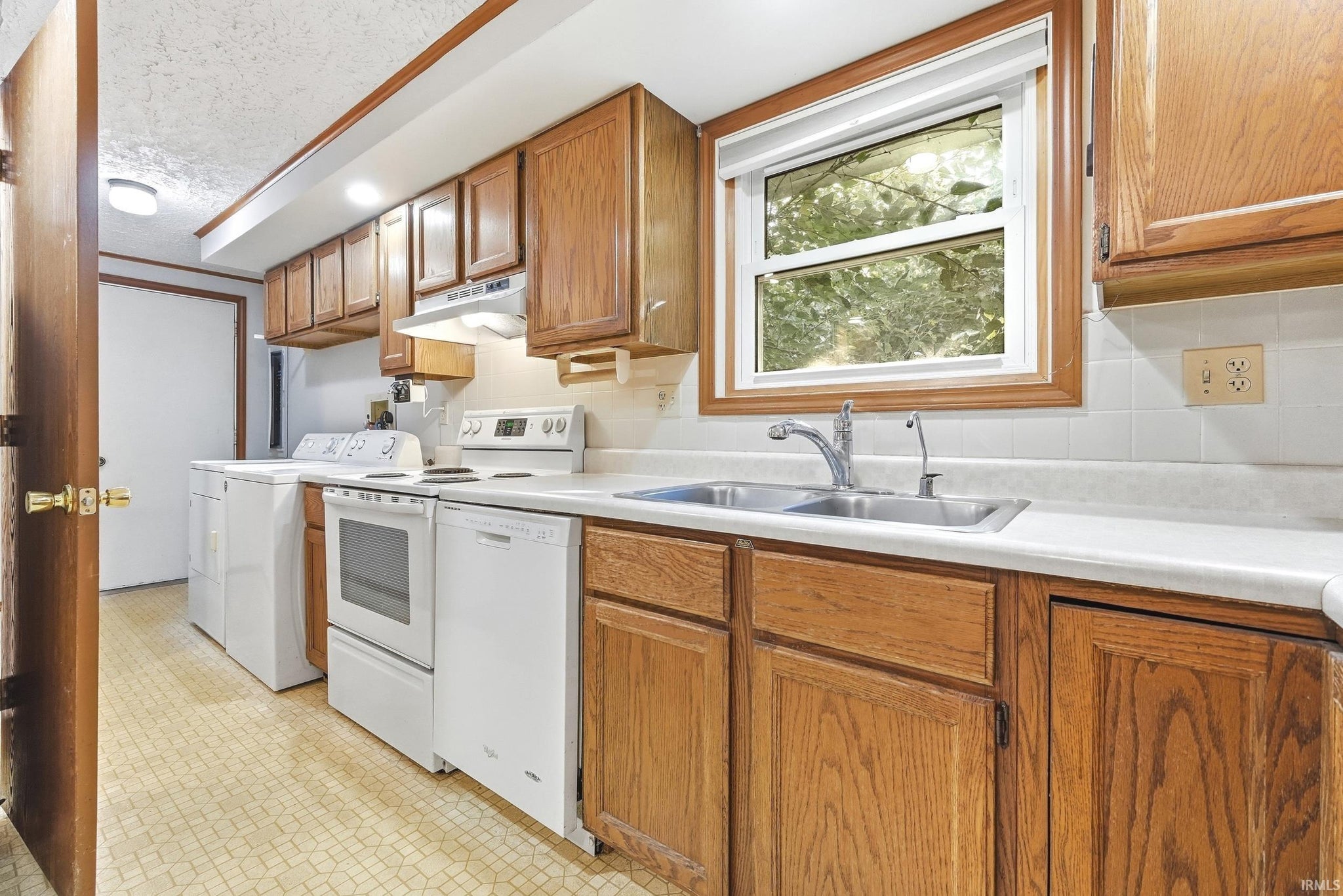 Image of 2906 S Woodland Trail